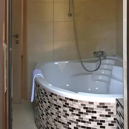 Hotell Rahoni Cronwell By Diomedes Group 5*